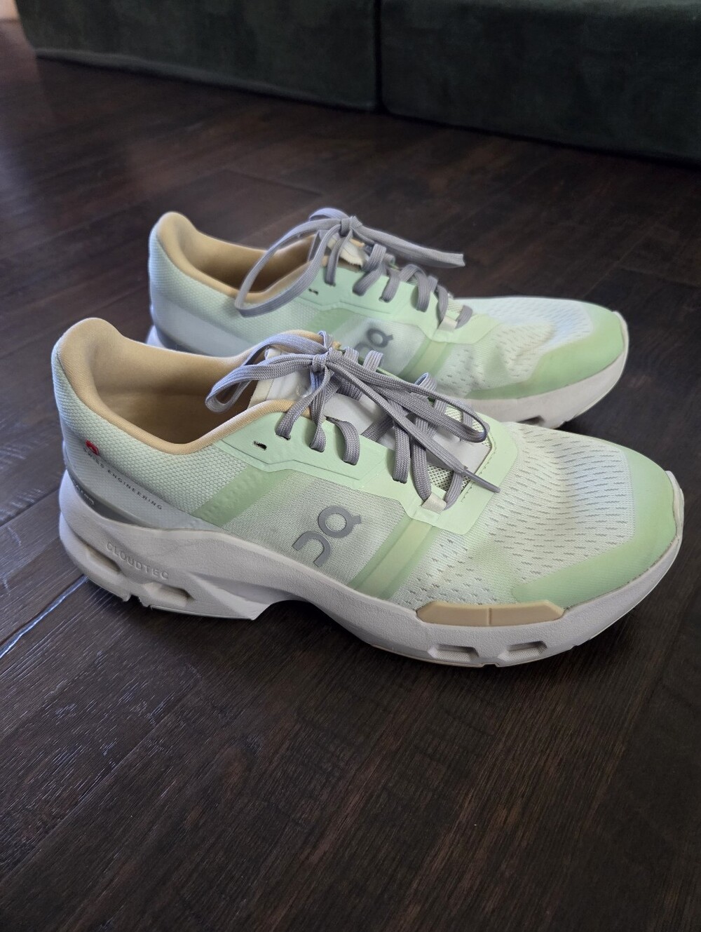 On Running Cloudrunner Women's Size 10 Mint Green / Pale Sage Running Shoes